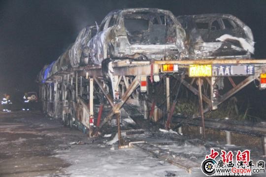 事故現(xiàn)場(chǎng) 吳軍 攝