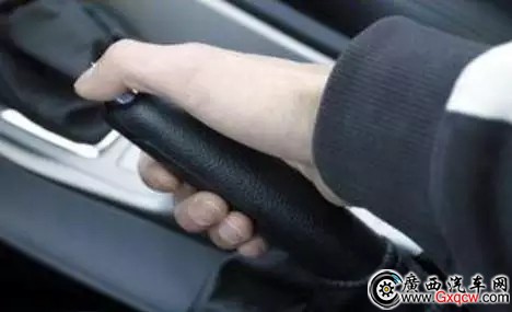 三招教會(huì)你平穩(wěn)起步，學(xué)車并沒(méi)有那么難！ 起步 