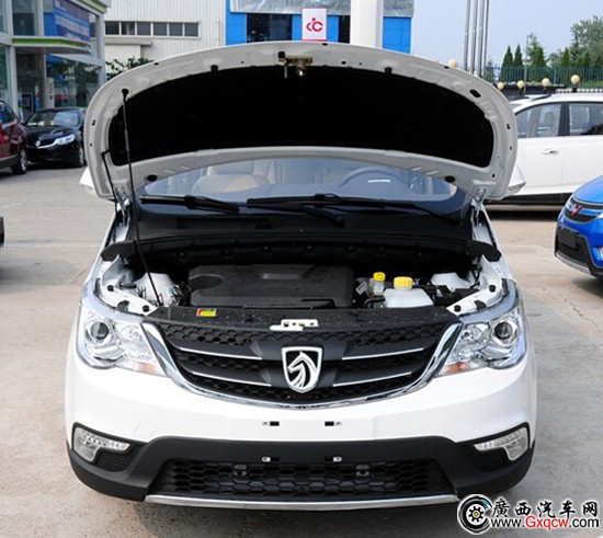 寶駿730發(fā)動機.jpg